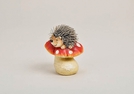 IGEL AUF PILZ TON 10CM