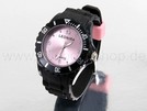 Silikonuhr mit schwarzem Armband und pinkem Ziffer