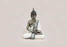 BUDDHA SITZEND WEISS/SILBER POLY 14X8X21CM