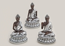 BUDDHA SITZEND POLY SILBER 3-F.SORT.14X9X8CM